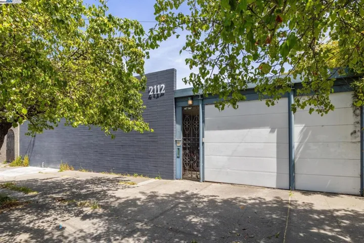 2112 West St 2, Oakland, California 94612