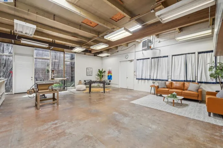 2112 West St 2, Oakland, California 94612