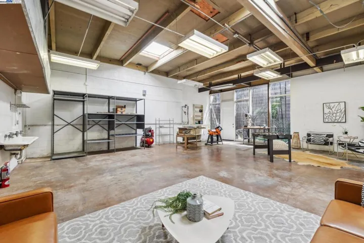 2112 West St 2, Oakland, California 94612