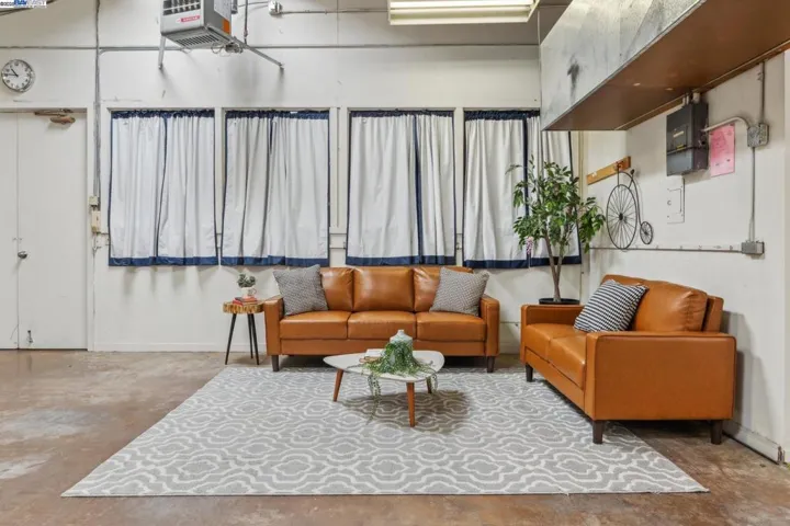 2112 West St 2, Oakland, California 94612