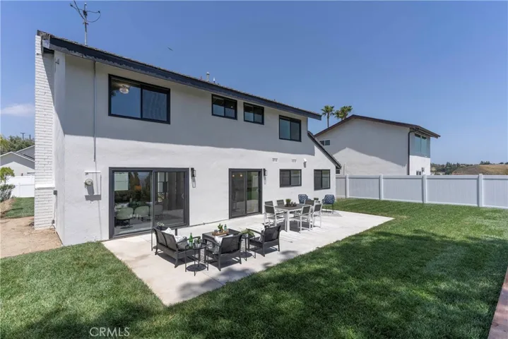 26050 Farmfield Road, Calabasas, California 91302