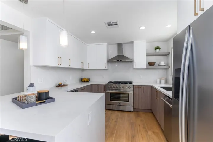 26050 Farmfield Road, Calabasas, California 91302