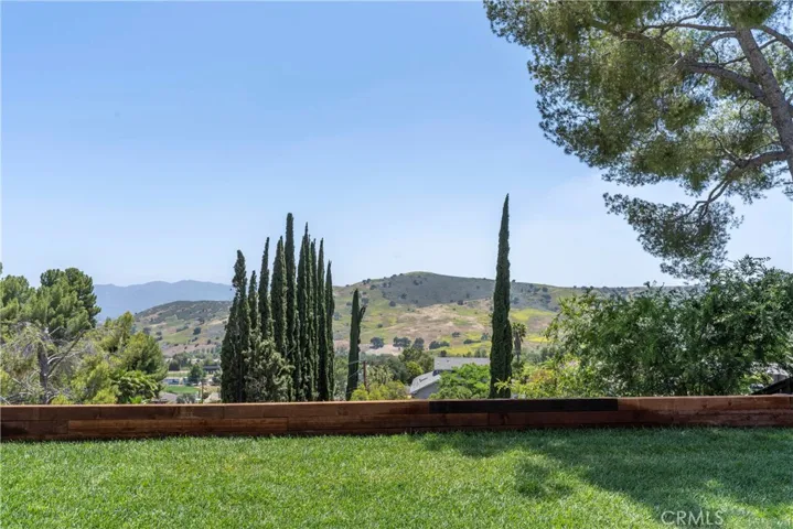 26050 Farmfield Road, Calabasas, California 91302