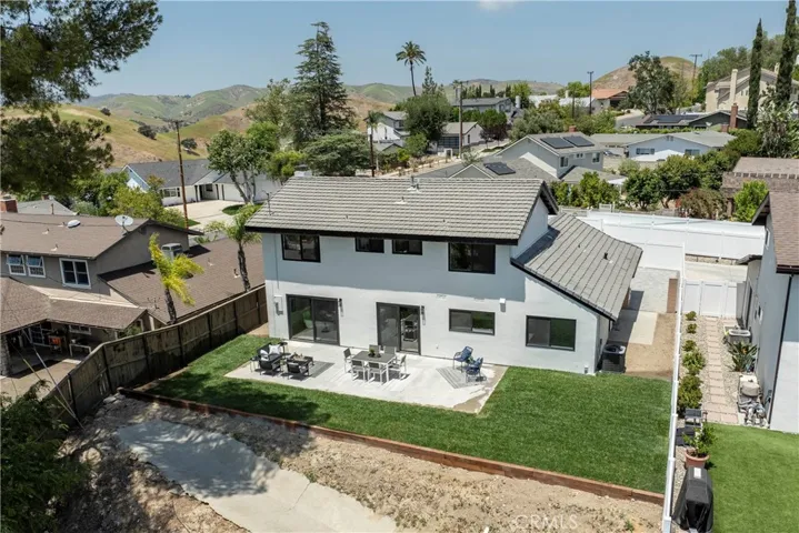26050 Farmfield Road, Calabasas, California 91302