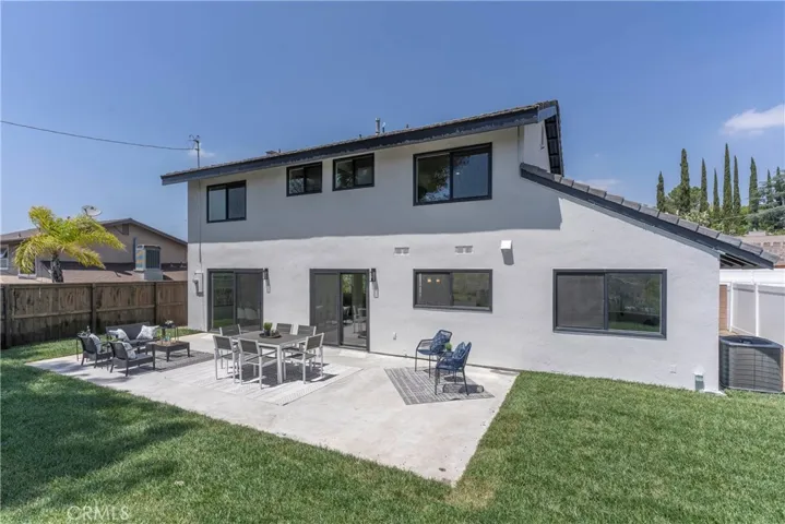 26050 Farmfield Road, Calabasas, California 91302