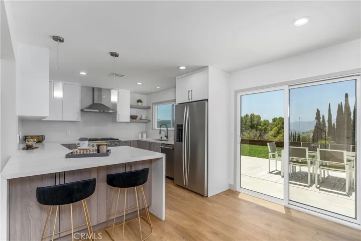 26050 Farmfield Road, Calabasas, California 91302