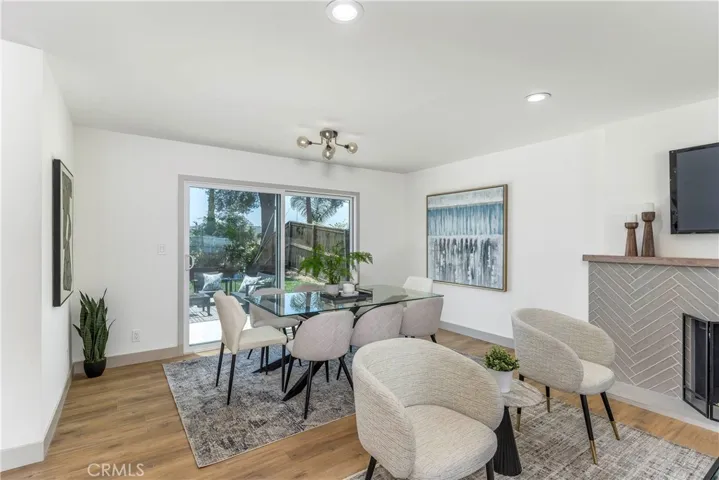 26050 Farmfield Road, Calabasas, California 91302