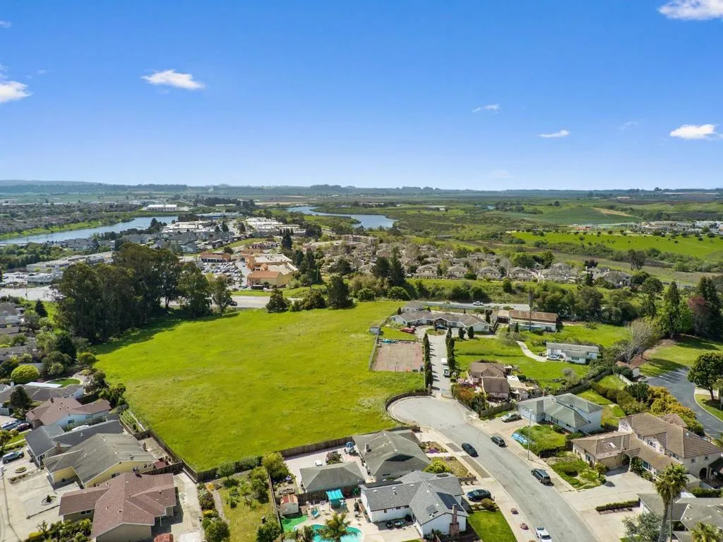 40 Eileen Street, Watsonville, California 95076 home-pic-3