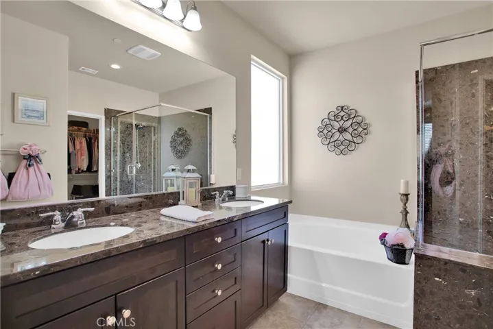 11156 Camden Street, Apple Valley, California 92308