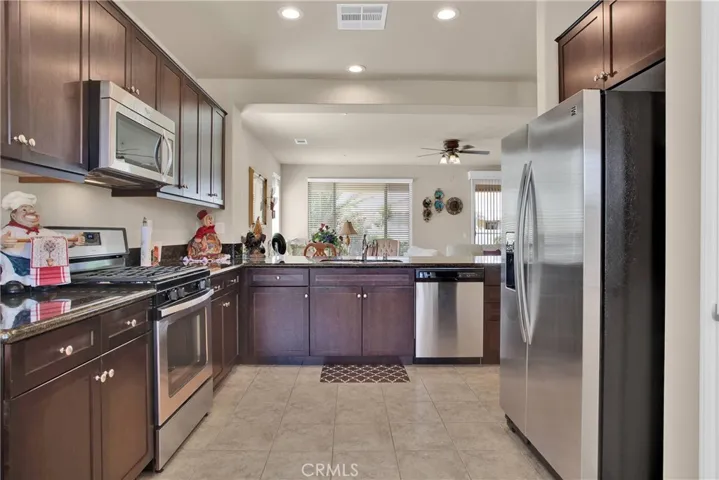11156 Camden Street, Apple Valley, California 92308