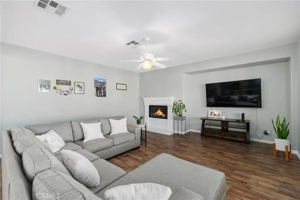 34534 Spindle Tree Street, Winchester, California 92596 home-pic-8