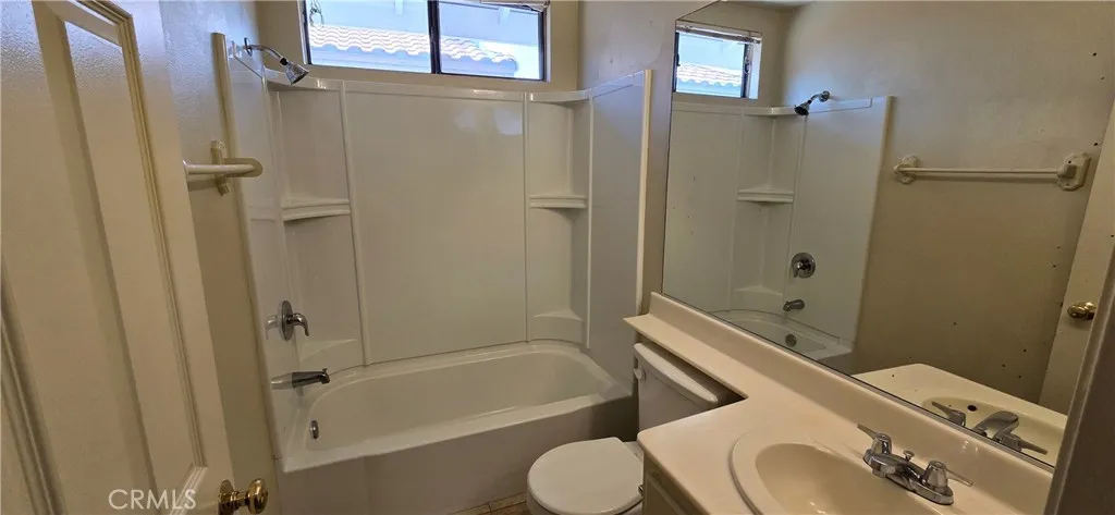 Hall Bathroom (1 of 2)