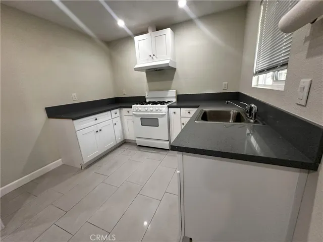 2217 W Elder Avenue B, Santa Ana, California 92704