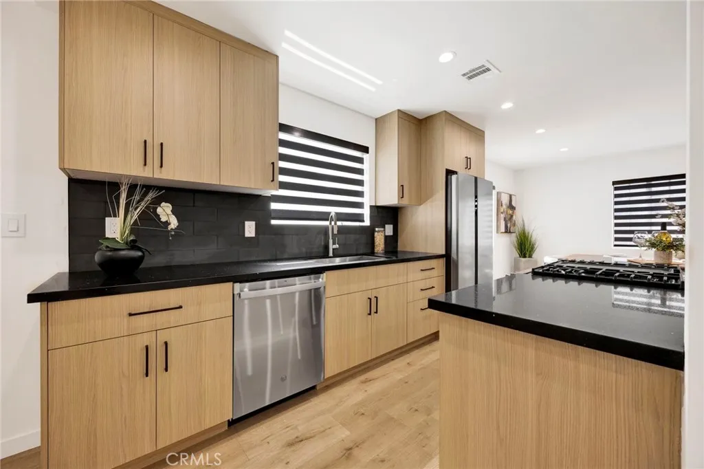 505 N Avon Street, Burbank, California 91505 home-pic-9