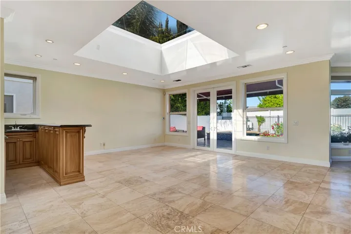 Wet bar and dining room