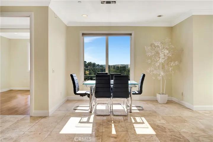Dining nook overlooking valley