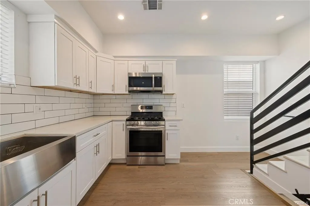 1143 Irolo Street, Los Angeles, California 90006 home-pic-10