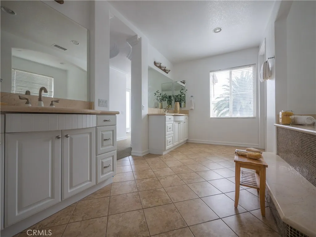 8365 Sanctuary Drive, Corona, California 92883 home-pic-10