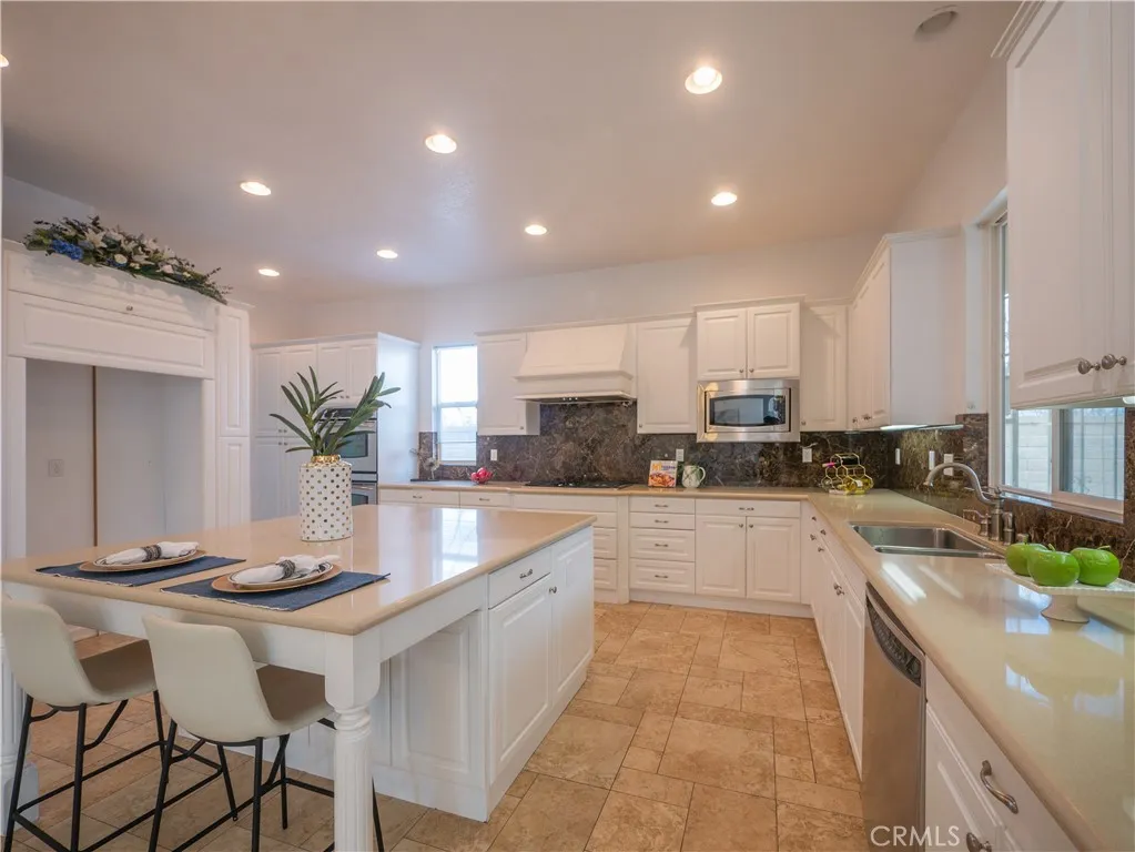 8365 Sanctuary Drive, Corona, California 92883 home-pic-5