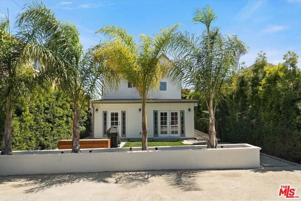 584 W 10th Street, San Pedro, California 90731 home-pic-1