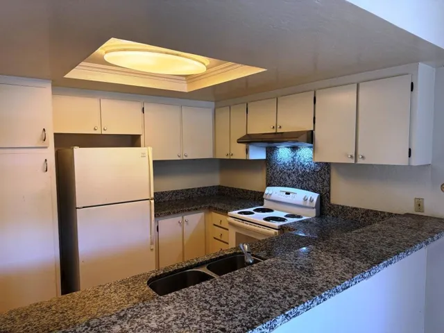 20072 Northcrest Square, Cupertino, California 95014