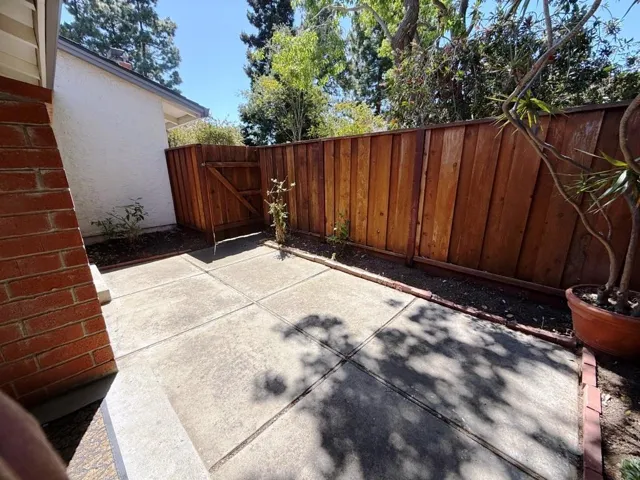 20072 Northcrest Square, Cupertino, California 95014