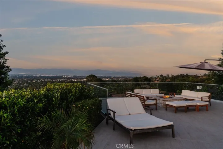 4935 Calvin Avenue, Tarzana, California 91356