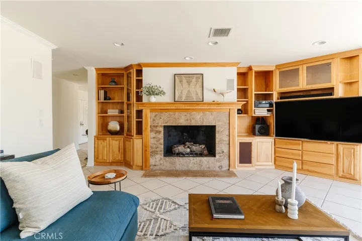 4935 Calvin Avenue, Tarzana, California 91356