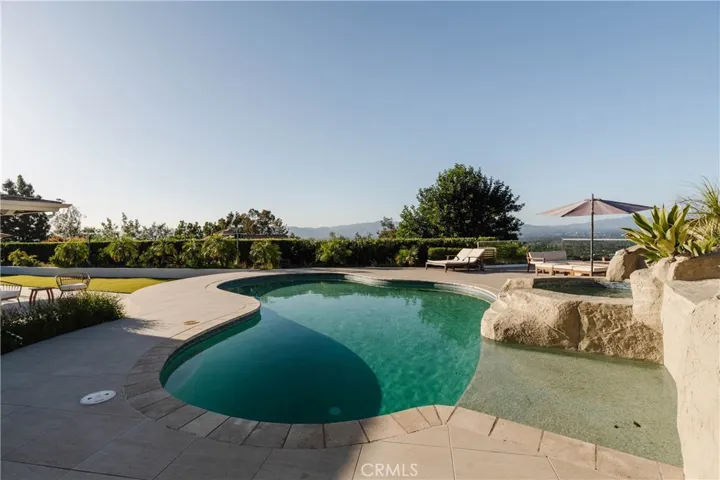 4935 Calvin Avenue, Tarzana, California 91356