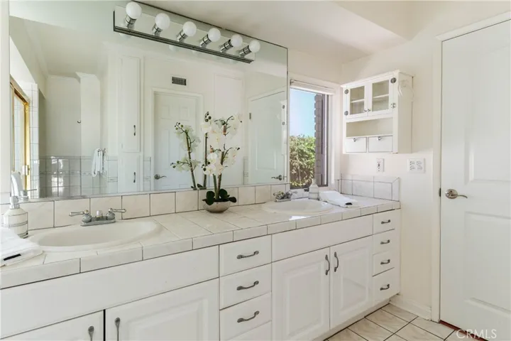 4935 Calvin Avenue, Tarzana, California 91356