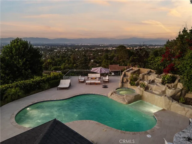 4935 Calvin Avenue, Tarzana, California 91356