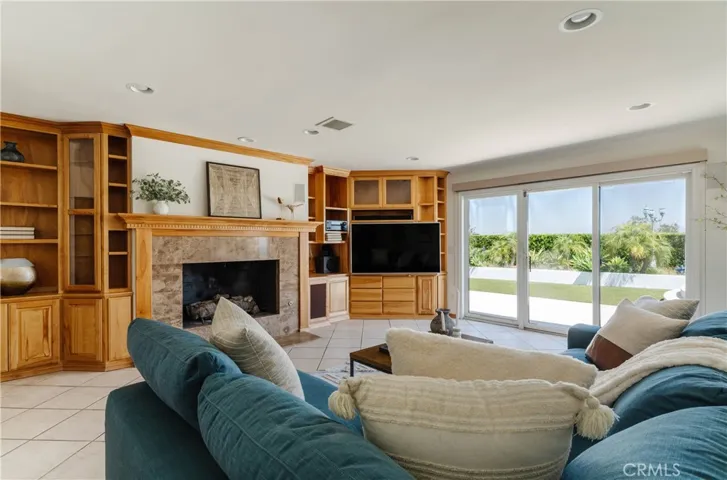 4935 Calvin Avenue, Tarzana, California 91356