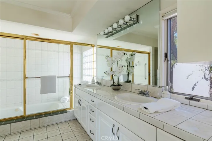 4935 Calvin Avenue, Tarzana, California 91356