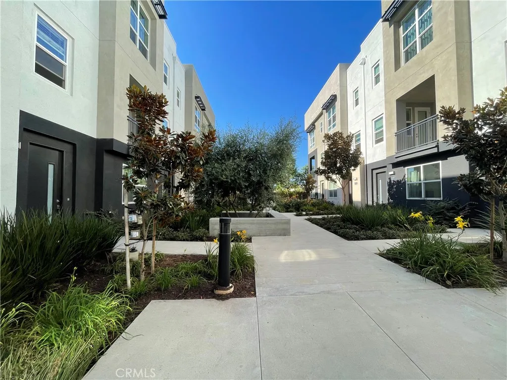 2318 Synergy, Irvine, California 92614 home-pic-1