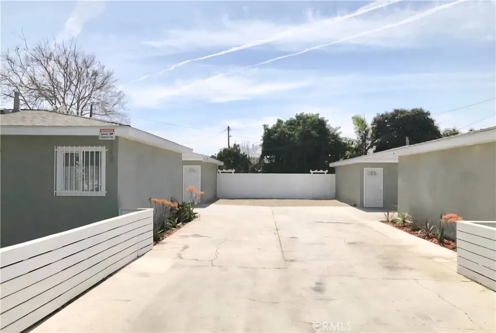 348 W Peach Street, Compton, California 90222 home-pic-2