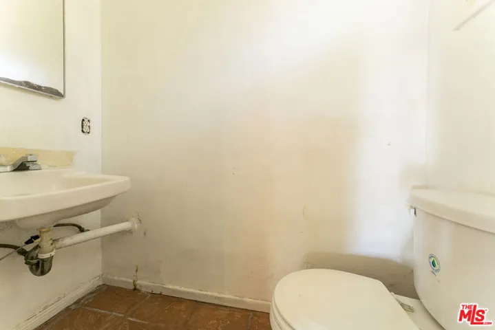 9870 Woodale Avenue, Arleta, California 91331