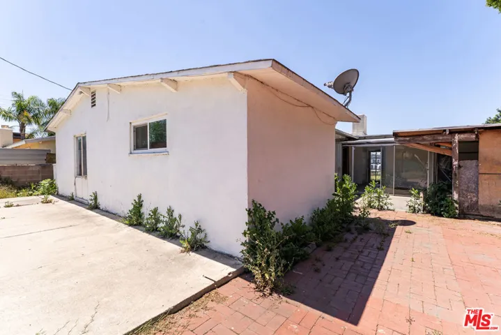 9870 Woodale Avenue, Arleta, California 91331