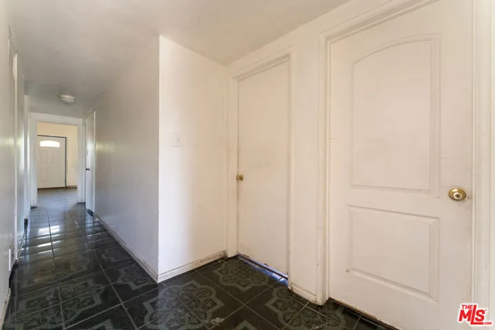 9870 Woodale Avenue, Arleta, California 91331