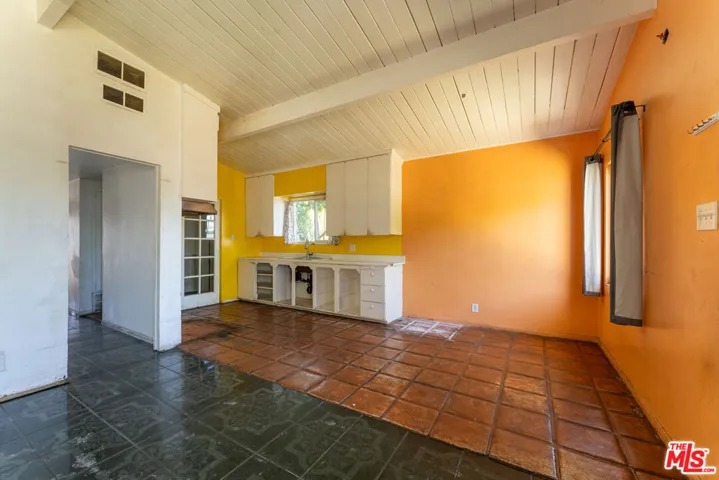 9870 Woodale Avenue, Arleta, California 91331