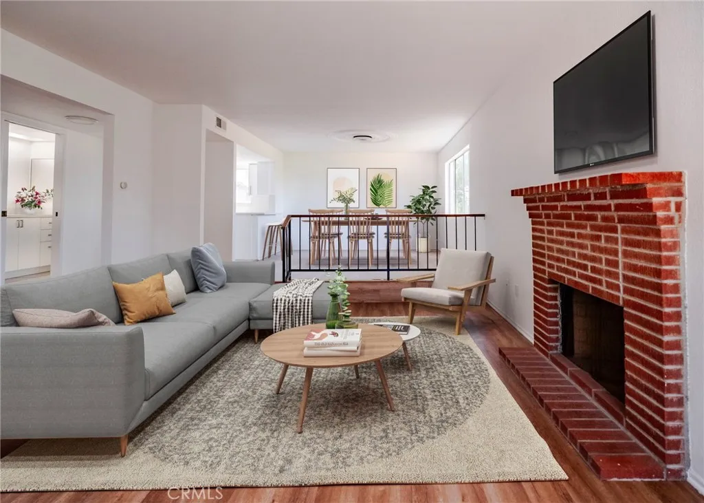 1522 N Benton Way, Los Angeles, California 90026 home-pic-4