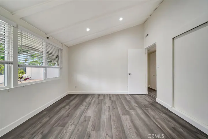 19706 Victory Boulevard, Woodland Hills, California 91367