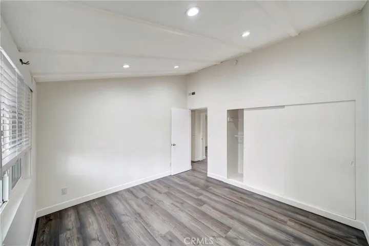 19706 Victory Boulevard, Woodland Hills, California 91367