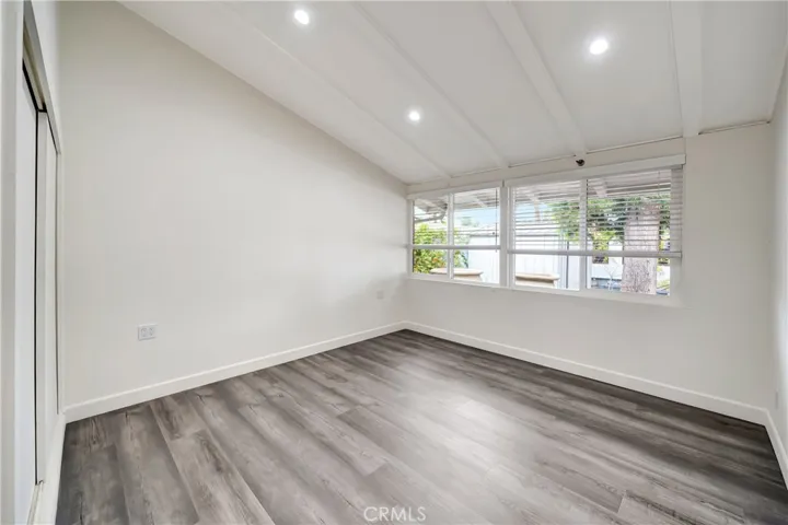 19706 Victory Boulevard, Woodland Hills, California 91367