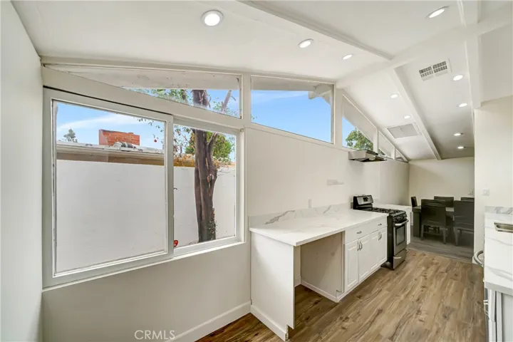 19706 Victory Boulevard, Woodland Hills, California 91367