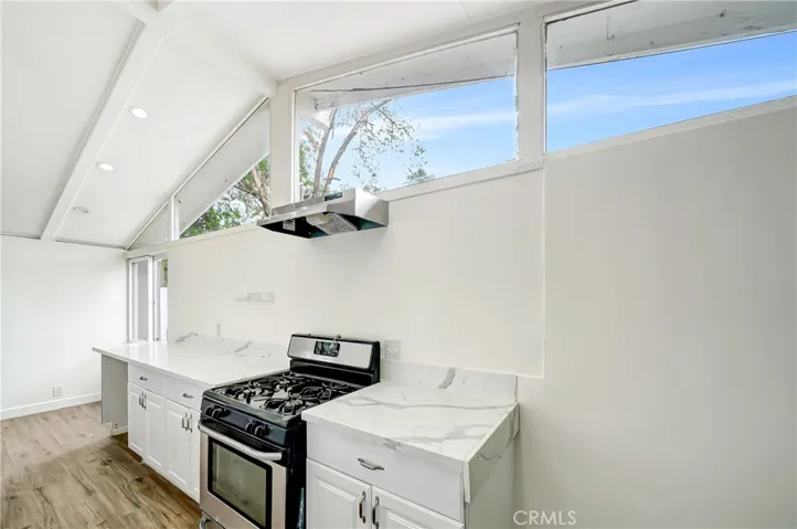 19706 Victory Boulevard, Woodland Hills, California 91367