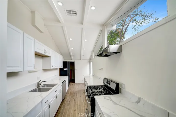 19706 Victory Boulevard, Woodland Hills, California 91367