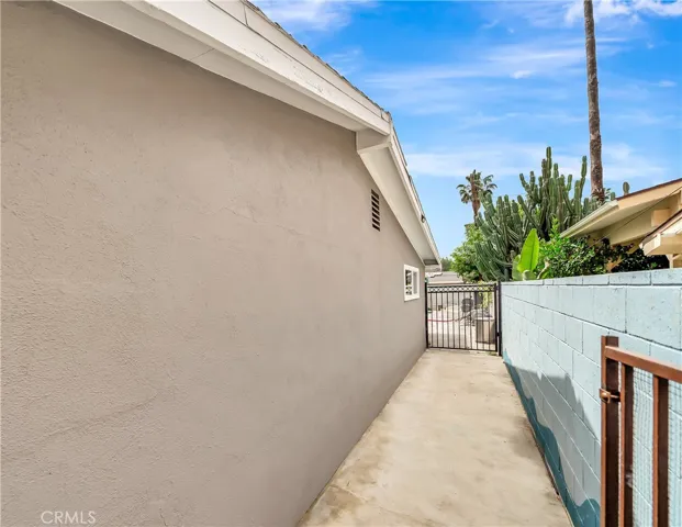 19706 Victory Boulevard, Woodland Hills, California 91367