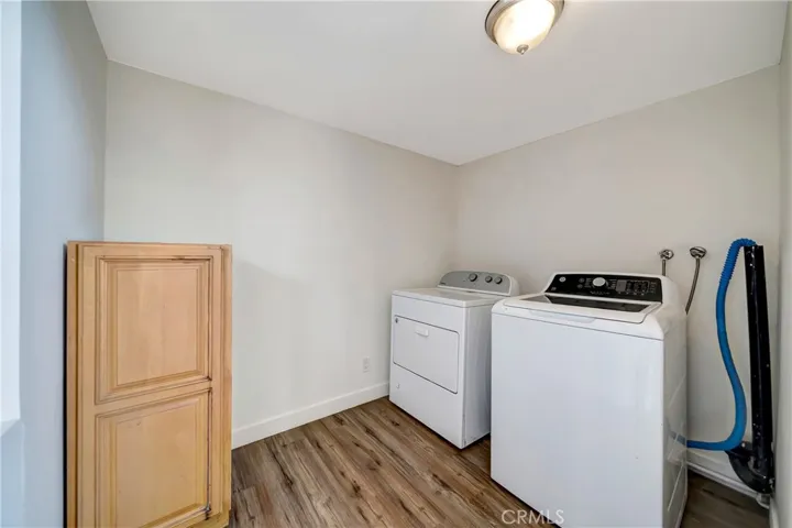 19706 Victory Boulevard, Woodland Hills, California 91367