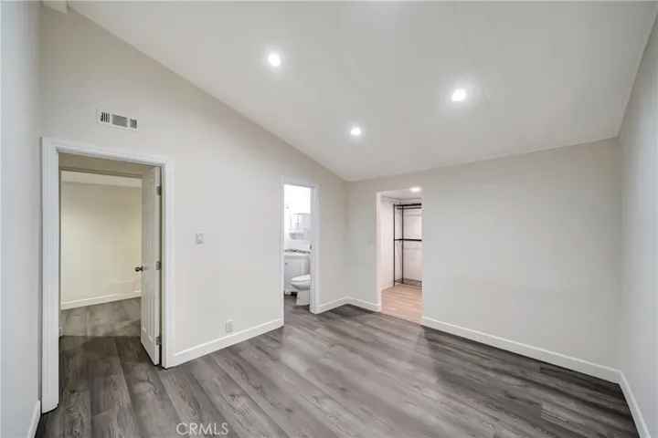 19706 Victory Boulevard, Woodland Hills, California 91367
