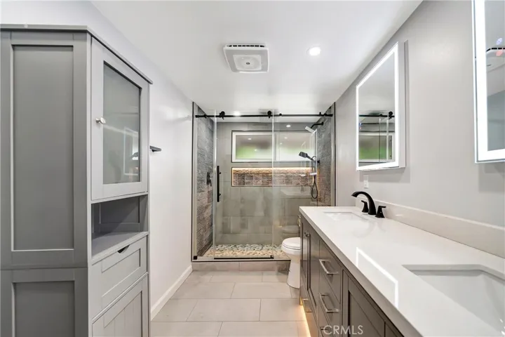 19706 Victory Boulevard, Woodland Hills, California 91367